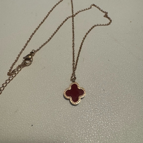 Clover Necklace - Picture 3 of 3